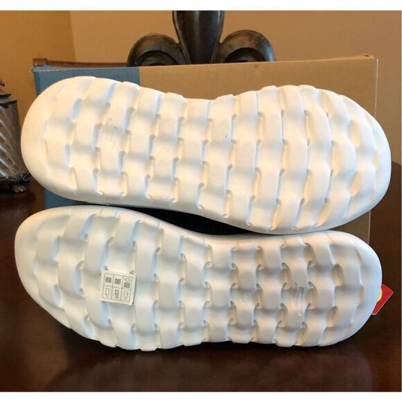 SKECHERS - NWTIB - M Sz 7W -Go Walk Max Performance Sneakers/Black w/White Soles - Picture 9 of 15